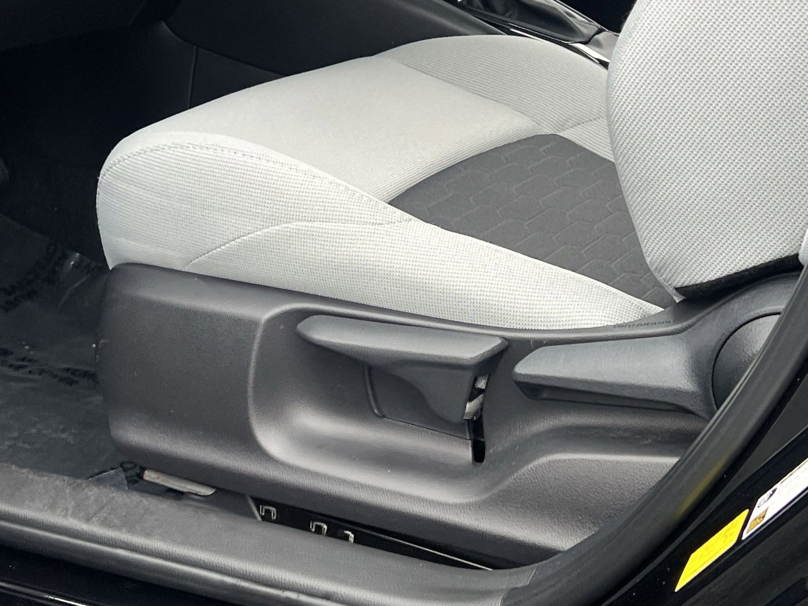 Used 2025 Toyota Corolla SE image 12