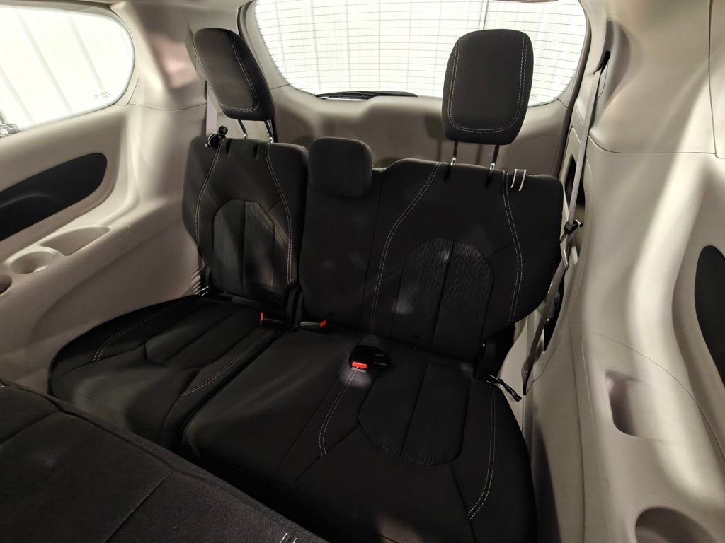 Used 2020 Chrysler Voyager L FWD image 23