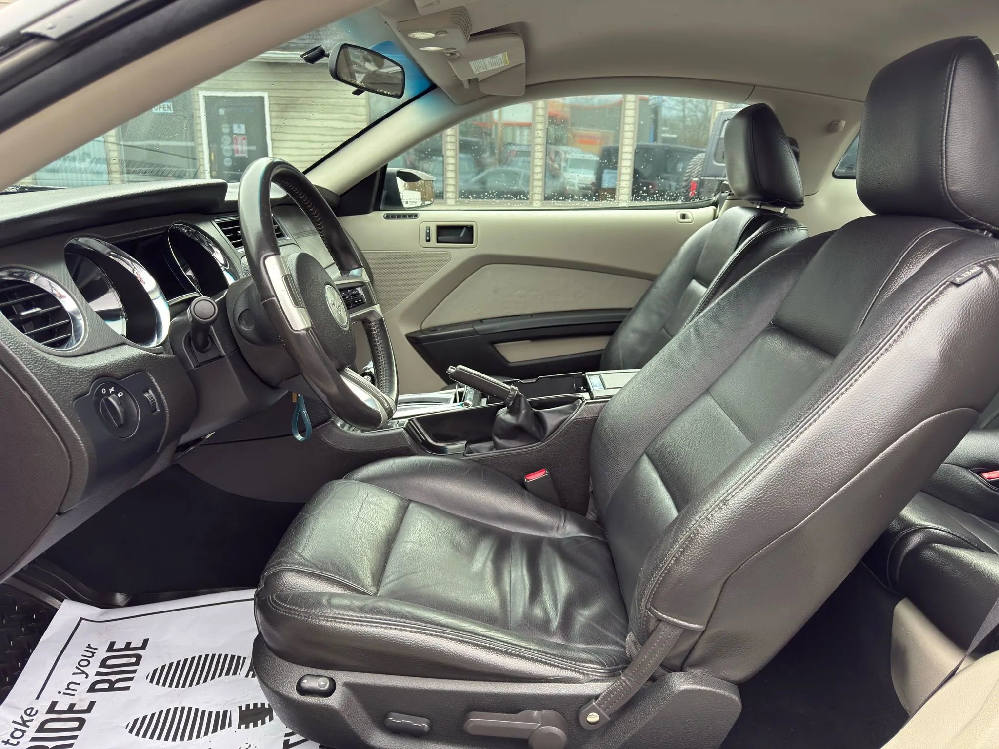 Used 2010 Ford Mustang Coupe image 16