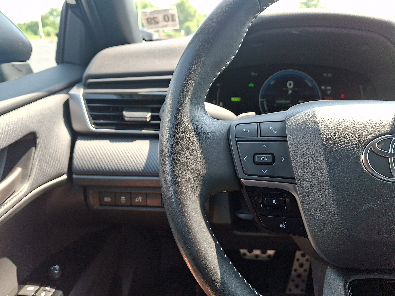 Used 2025 Toyota Camry SE w/ Convenience Package FWD image 20