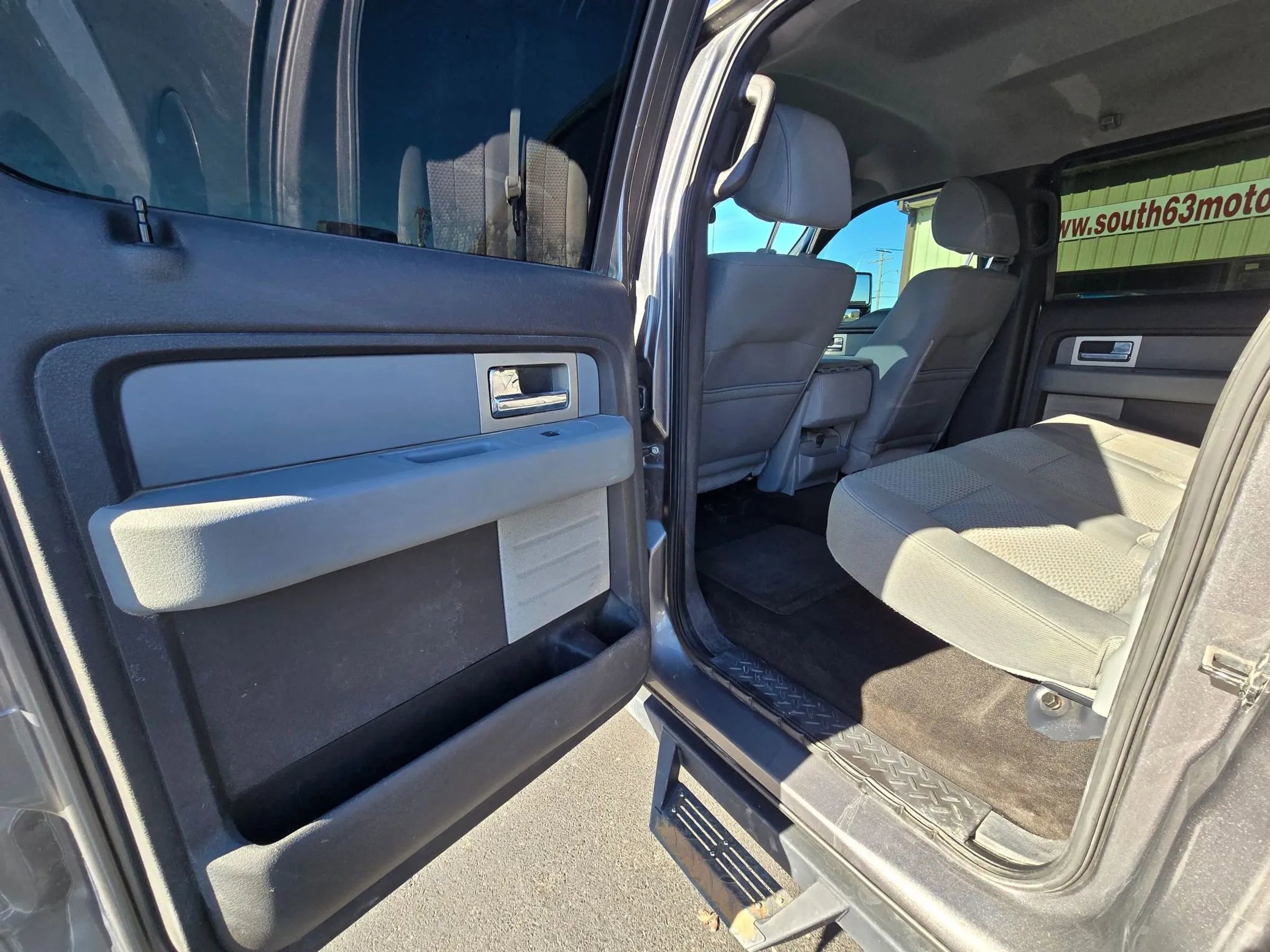Used 2011 Ford F150 XLT w/ XLT Chrome Pkg AWD/4WD image 12