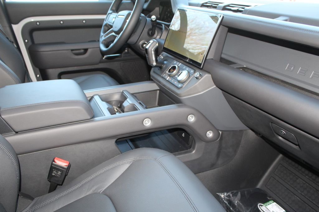 New 2026 Land Rover Defender 130 X-Dynamic SE image 21