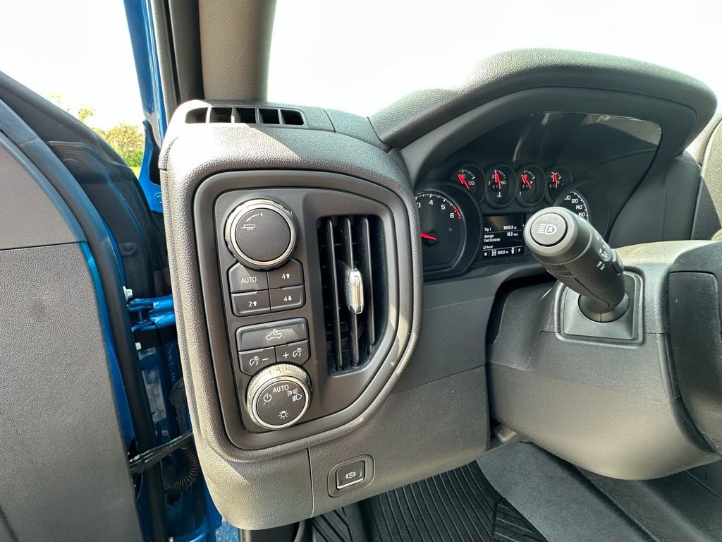 Used 2022 Chevrolet Silverado 1500 Custom Trail Boss AWD/4WD image 3