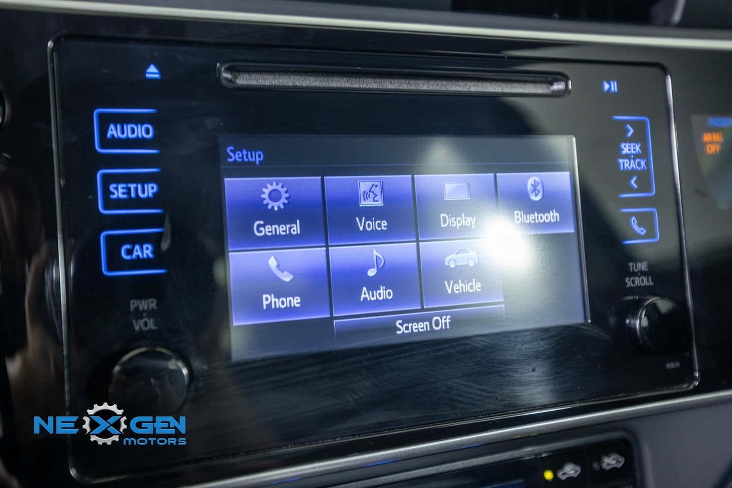Used 2018 Toyota Corolla LE FWD image 21