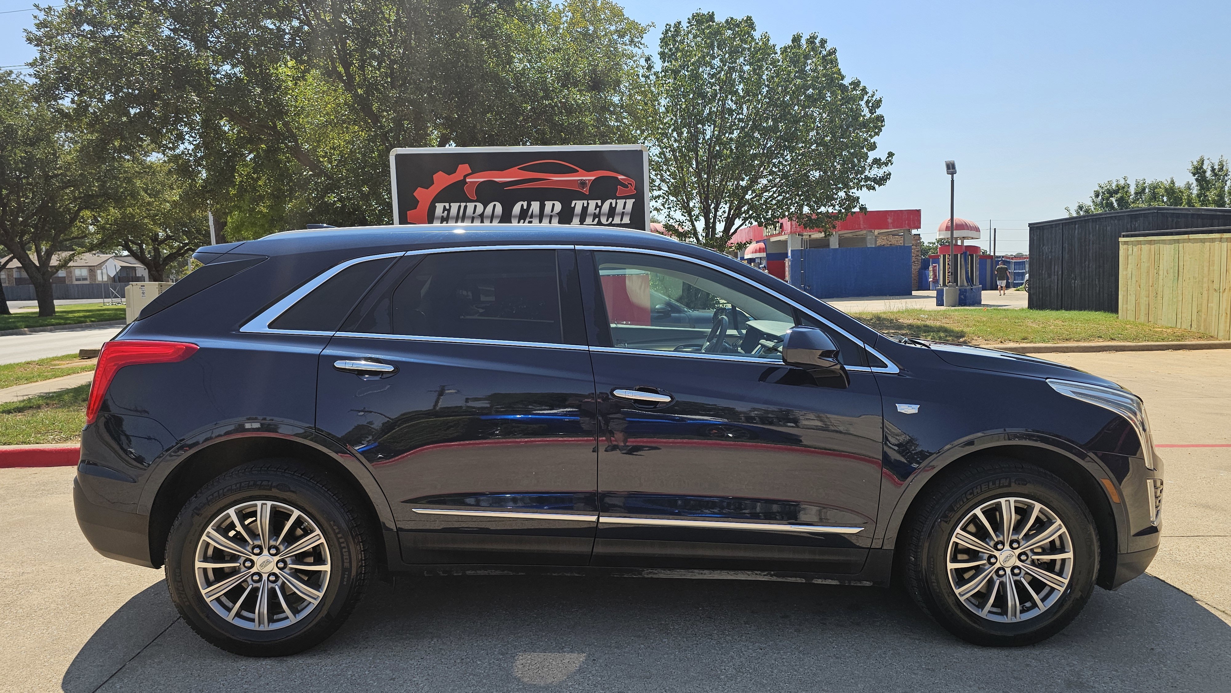 Used 2017 Cadillac XT5 Luxury w/ Driver Awareness Package FWD image 7