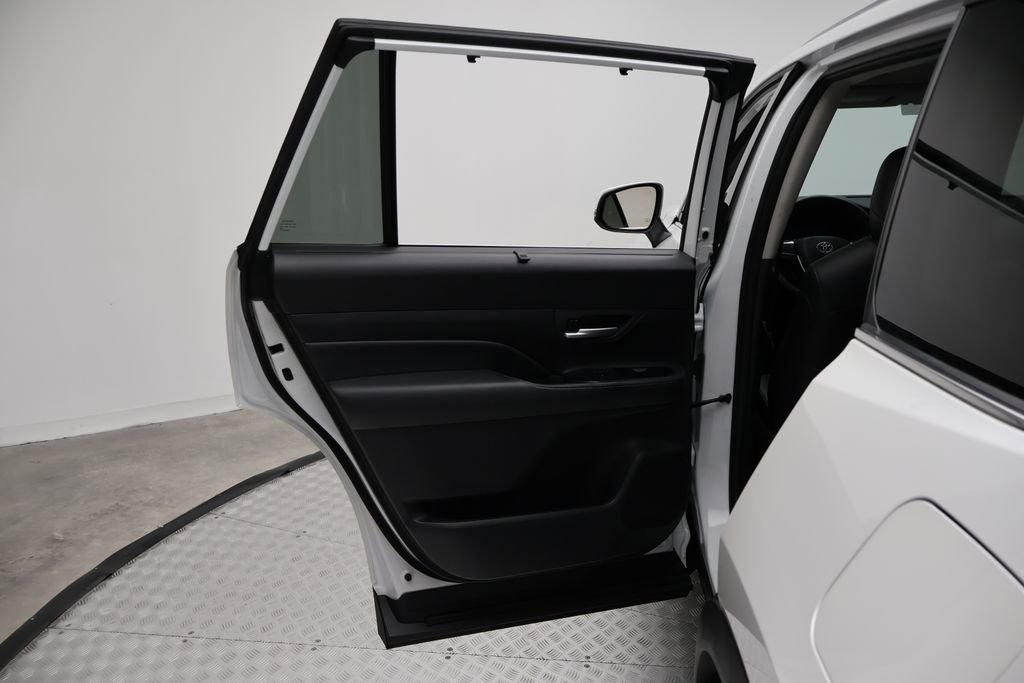 Certified 2025 Toyota Grand Highlander FWD image 21