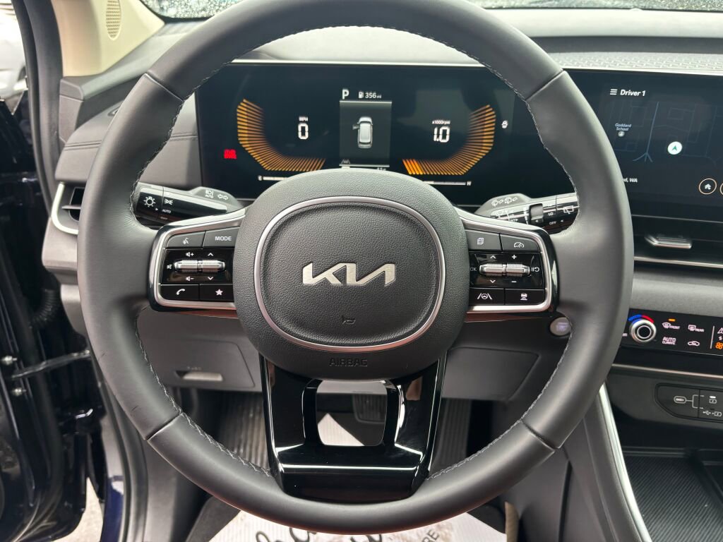 Certified 2025 Kia Carnival EX image 21