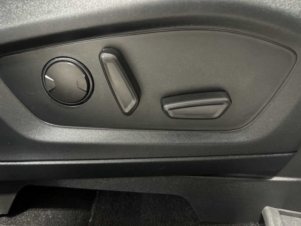 Used 2021 Ford Explorer XLT w/ Equipment Group 202A image 38