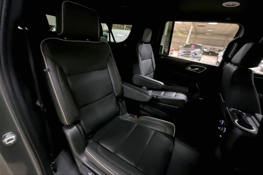 Used 2023 Chevrolet Suburban Premier AWD/4WD image 25