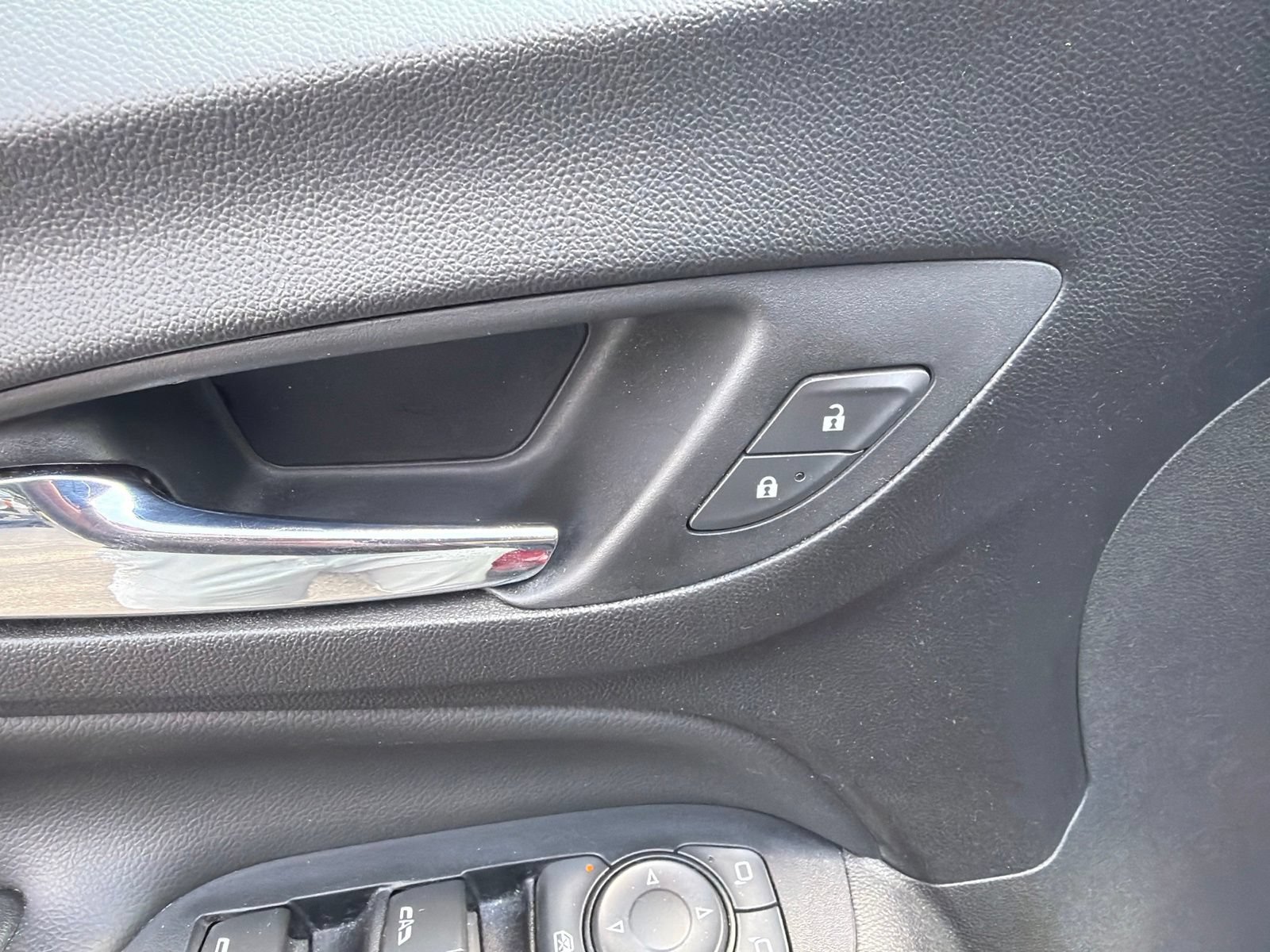 Used 2020 Chevrolet Equinox LT w/ Driver Convenience Package FWD image 11