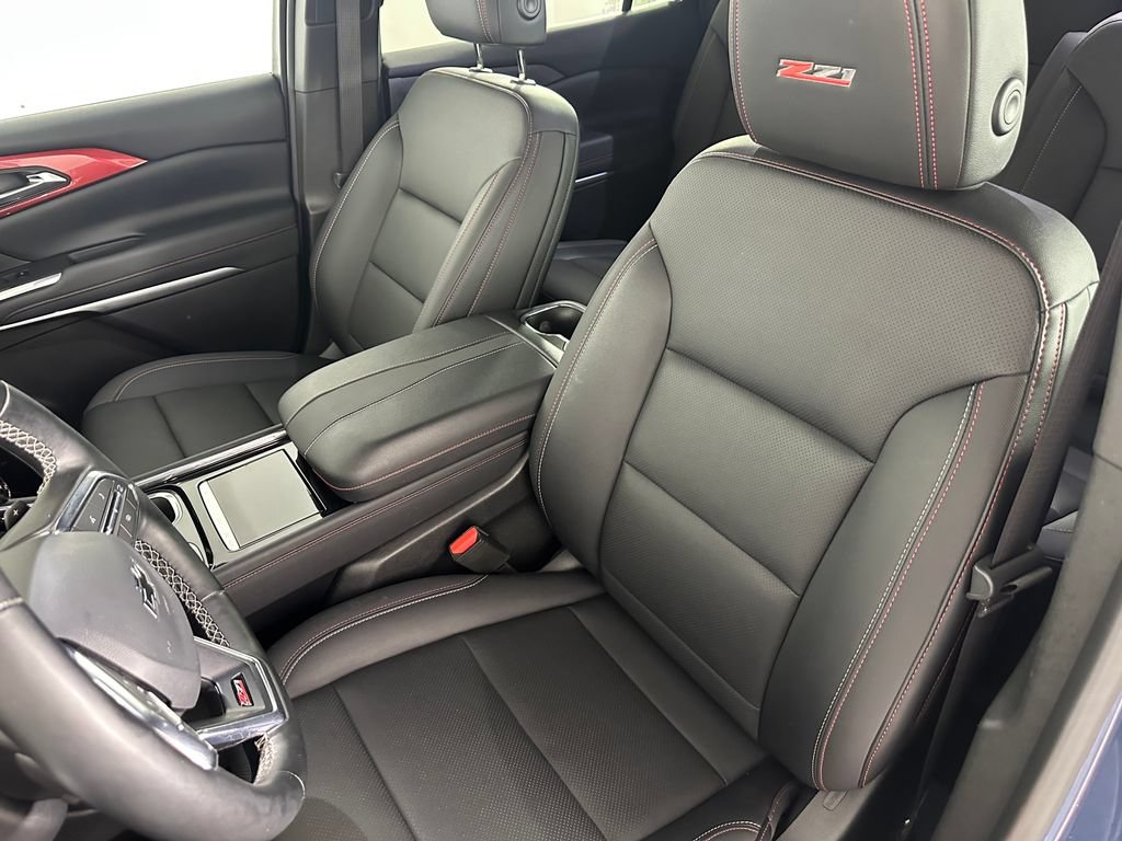 Used 2025 Chevrolet Traverse Z71 w/ LPO, Floor Liner Package AWD/4WD image 25