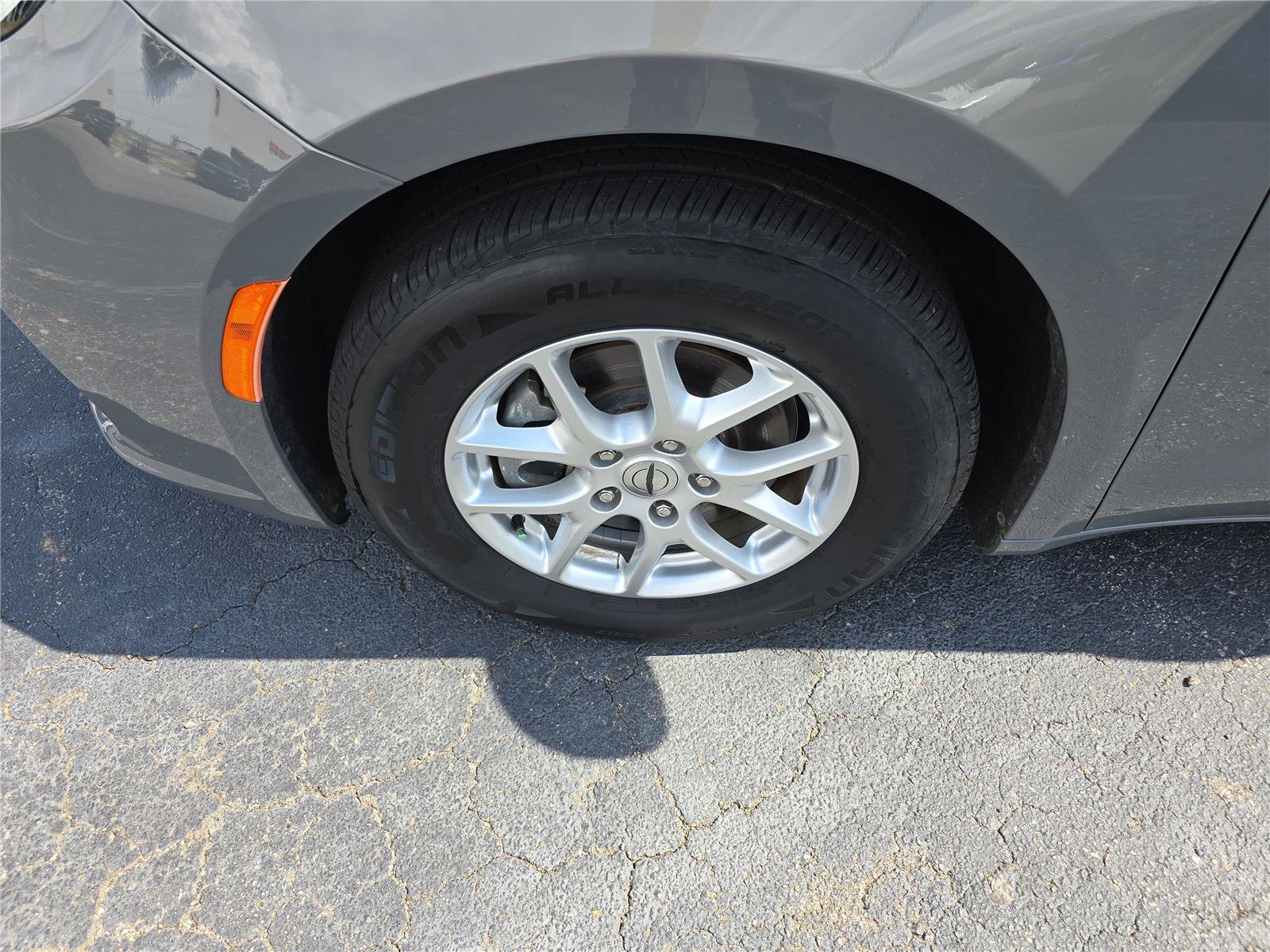 Used 2022 Chrysler Pacifica Touring-L image 11