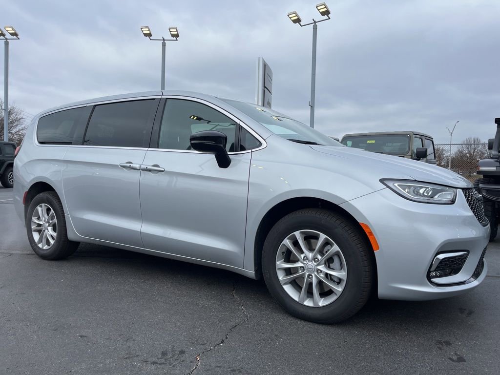 New 2026 Chrysler Pacifica Select image 44