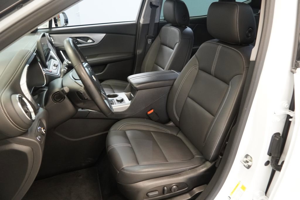 Used 2023 Chevrolet Blazer LT image 3