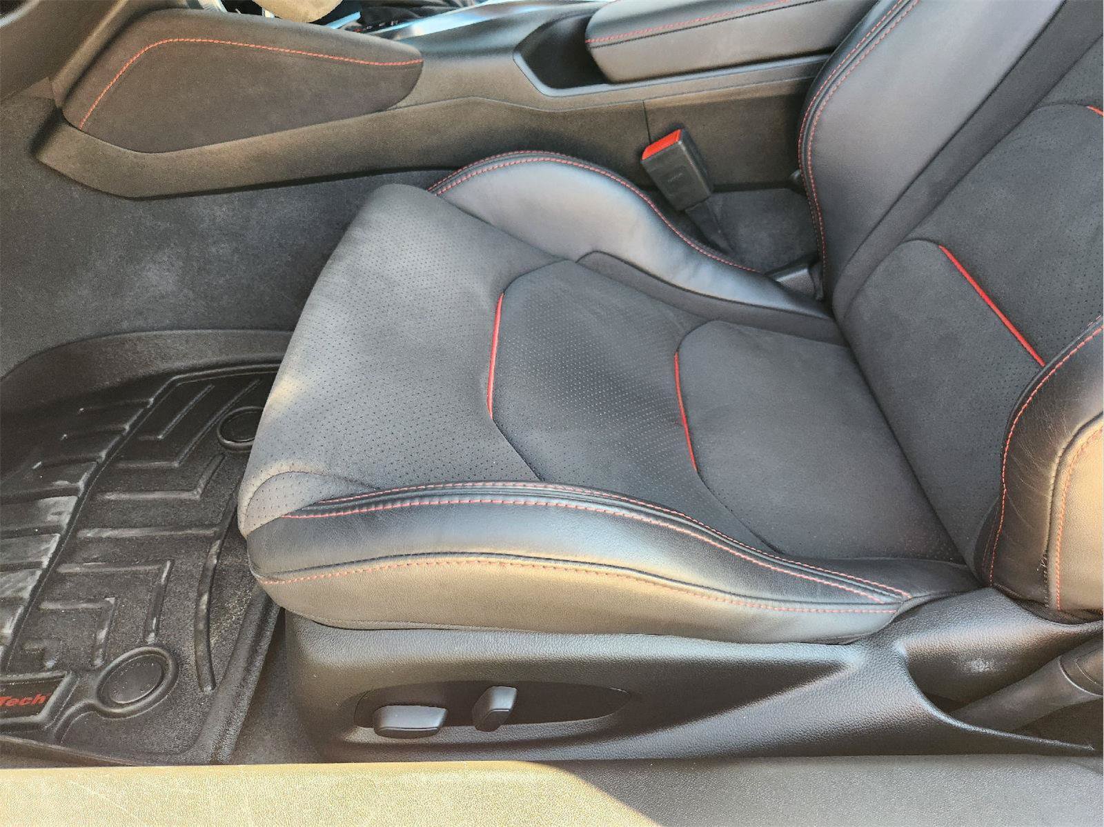Certified 2024 Chevrolet Camaro ZL1 RWD image 23