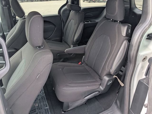 Used 2023 Chrysler Pacifica Touring image 17