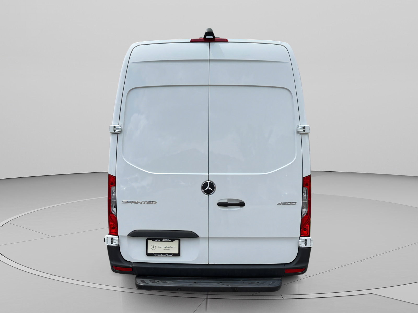 Used 2024 Mercedes-Benz Sprinter 4500 image 4