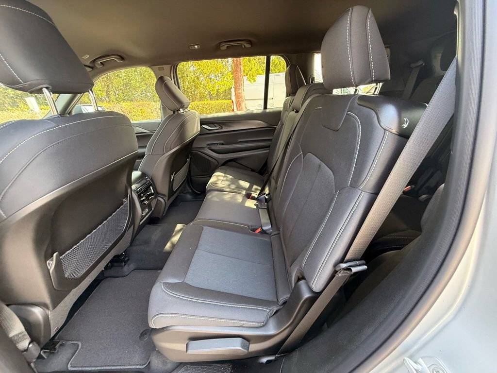 New 2026 Jeep Grand Cherokee L Laredo image 24