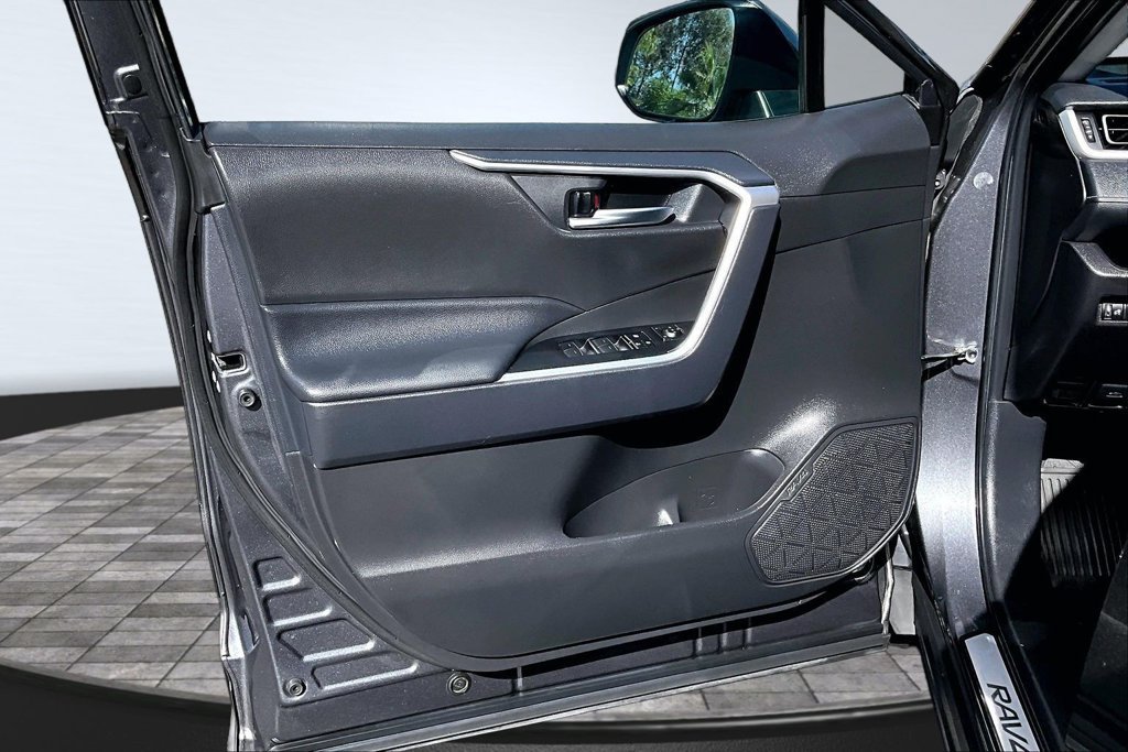 Used 2025 Toyota RAV4 XLE w/ Convenience Package FWD image 13