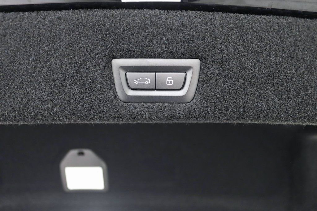 Used 2023 BMW 760i xDrive image 46