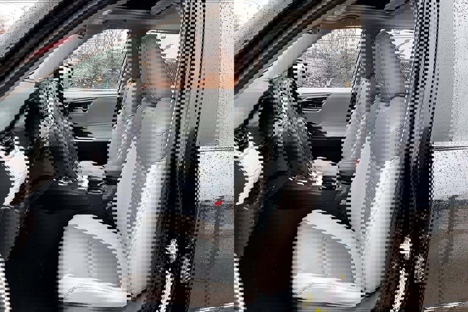 Used 2021 Toyota RAV4 XLE Premium image 8