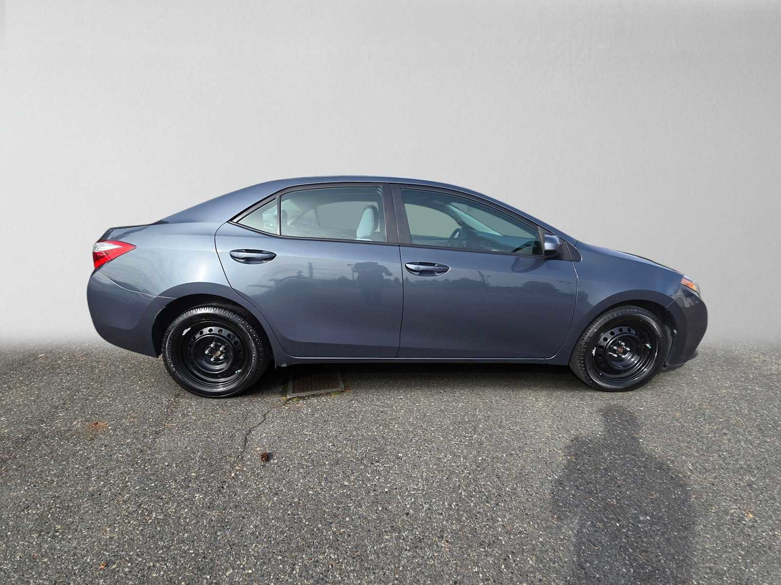 Used 2014 Toyota Corolla LE FWD image 2
