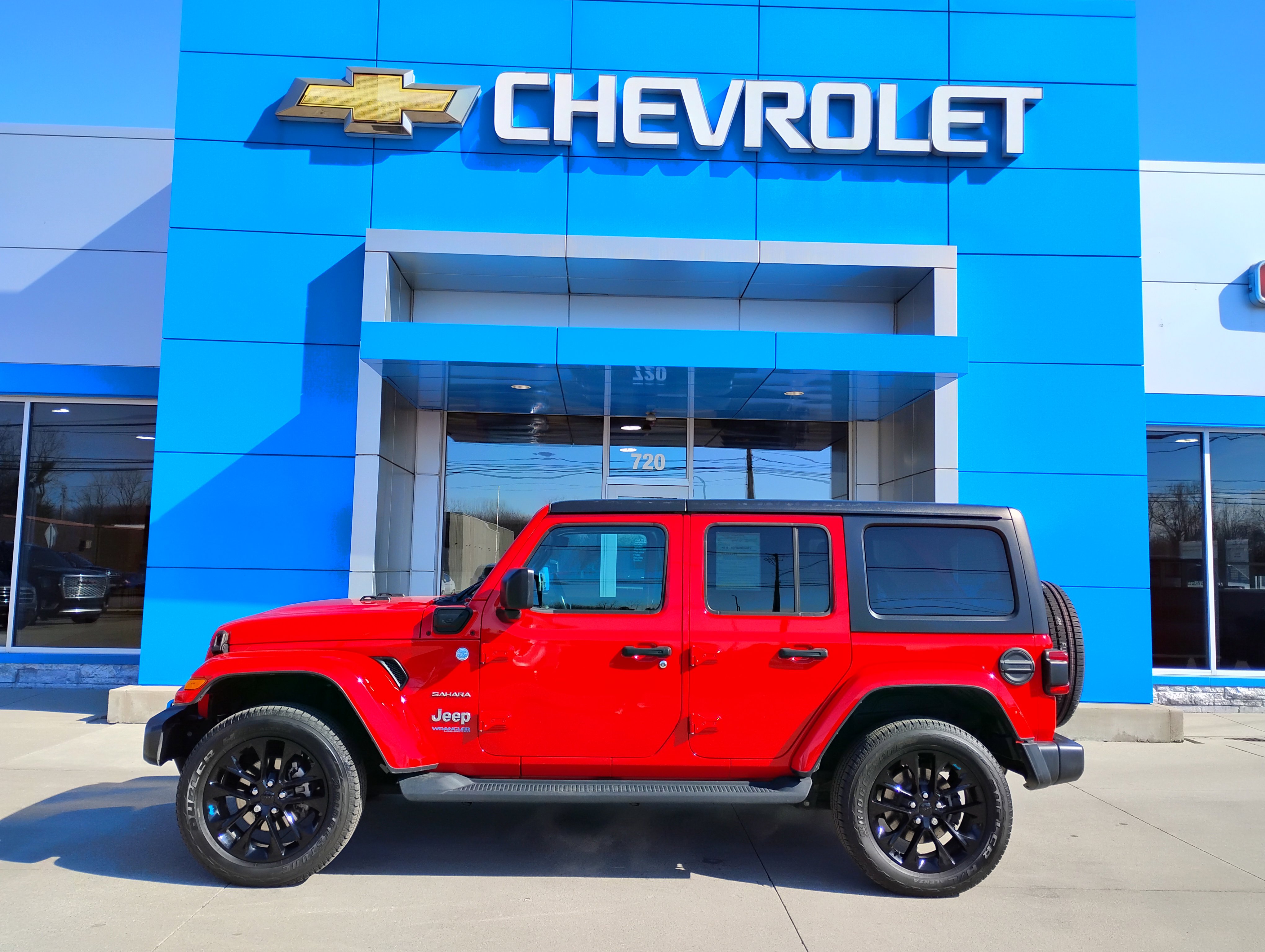 Used 2022 Jeep Wrangler Unlimited Sahara w/ Cold Weather Group image 32