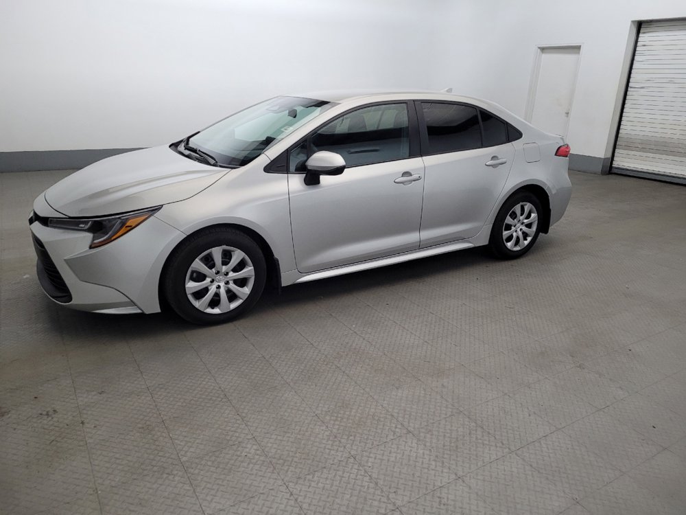 Used 2025 Toyota Corolla LE FWD image 2