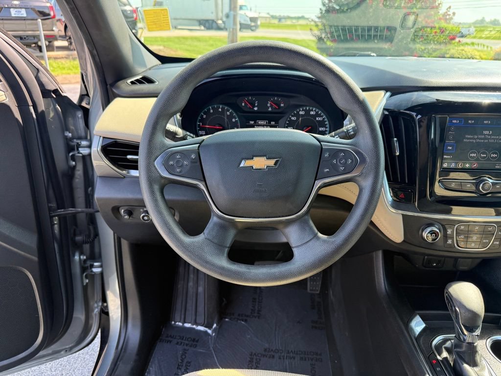 Used 2023 Chevrolet Traverse LS FWD image 14