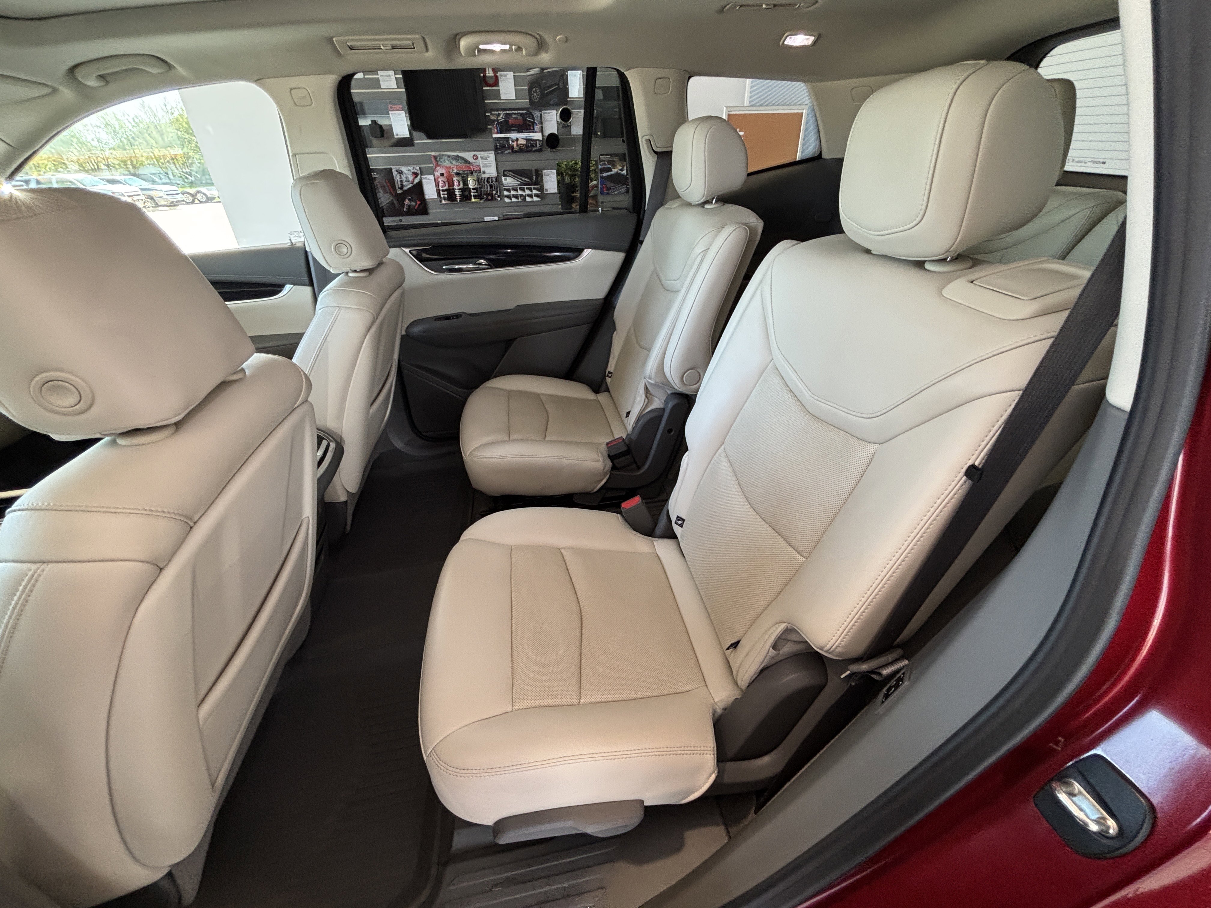 Used 2021 Cadillac XT6 Premium Luxury w/ LPO, Floor Liner Package AWD/4WD image 16