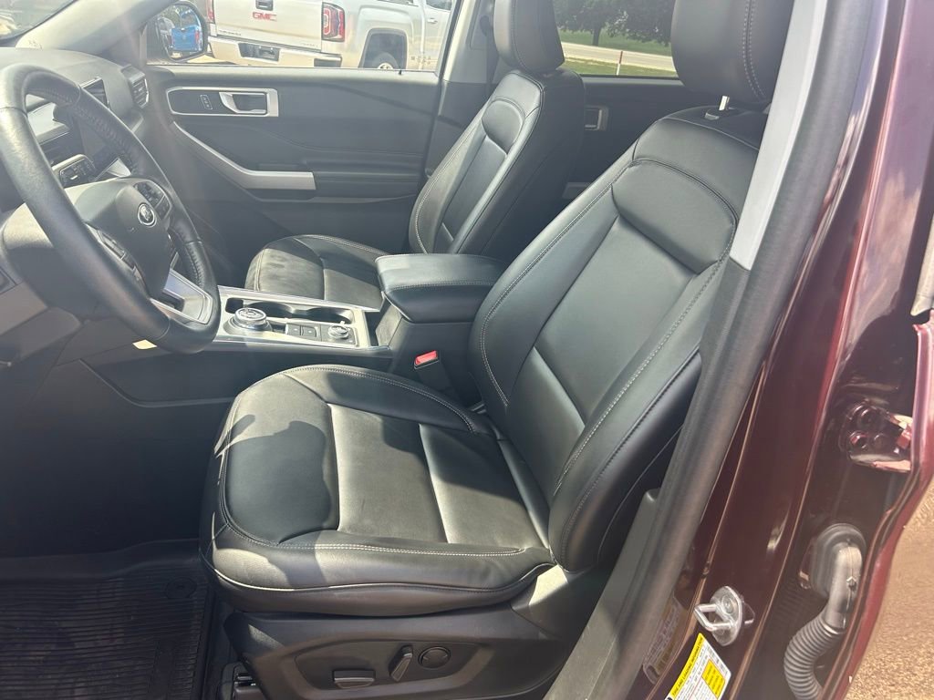 Used 2023 Ford Explorer XLT w/ Equipment Group 202A image 10