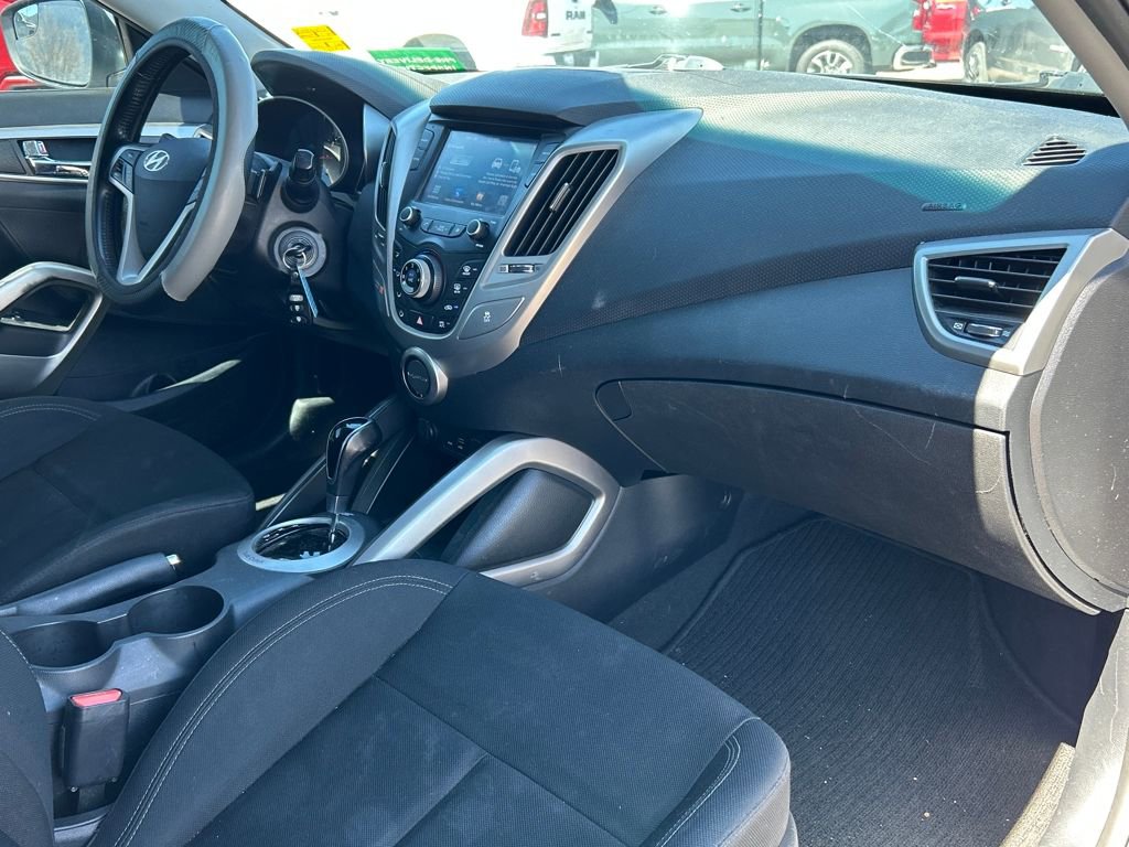 Used 2017 Hyundai Veloster image 8