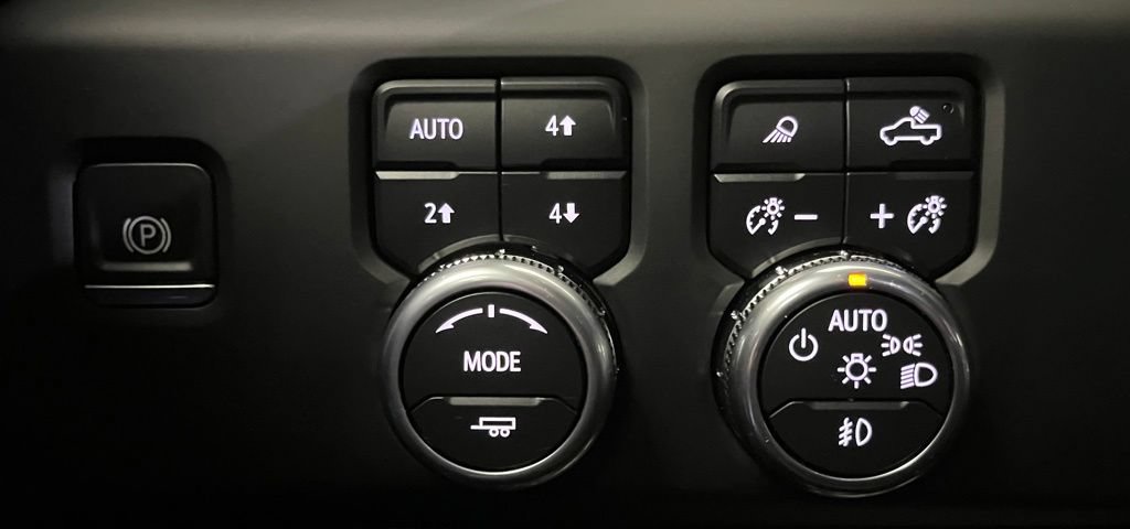 Used 2024 GMC Sierra 2500 AT4X AWD/4WD image 32
