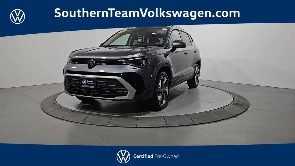 Used 2025 Volkswagen Taos SE w/ Panoramic Sunroof Package