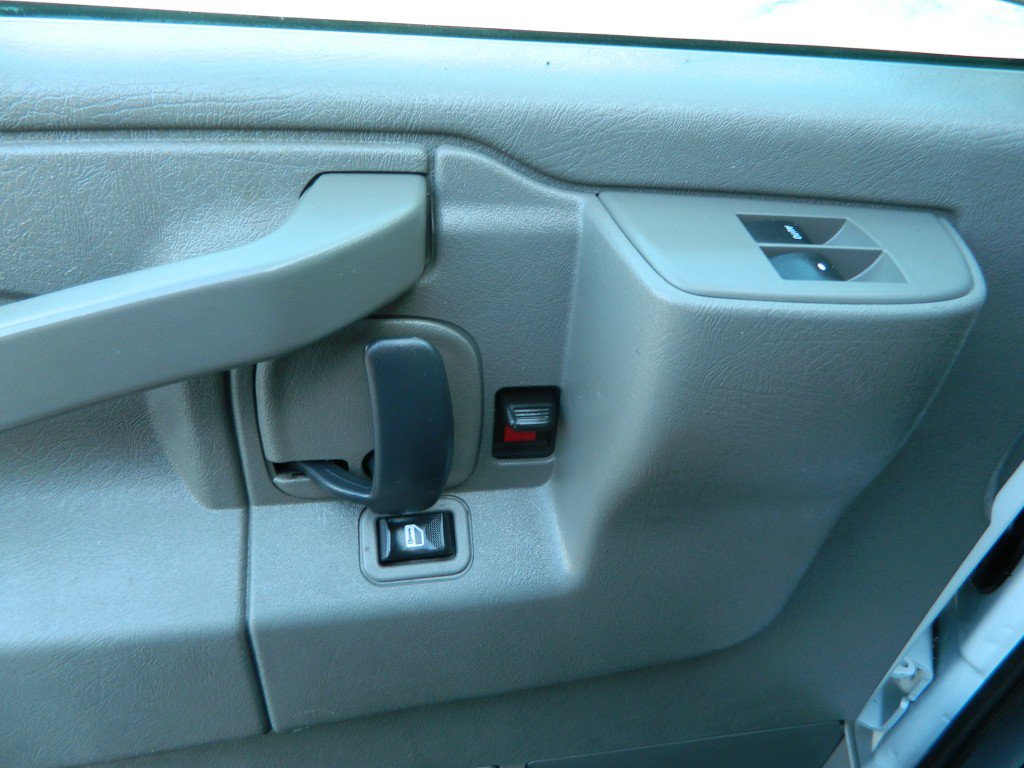 Used 2020 Chevrolet Express 2500 w/ Communications Package RWD image 19