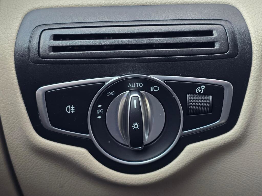 Used 2022 Mercedes-Benz GLC 300 image 37