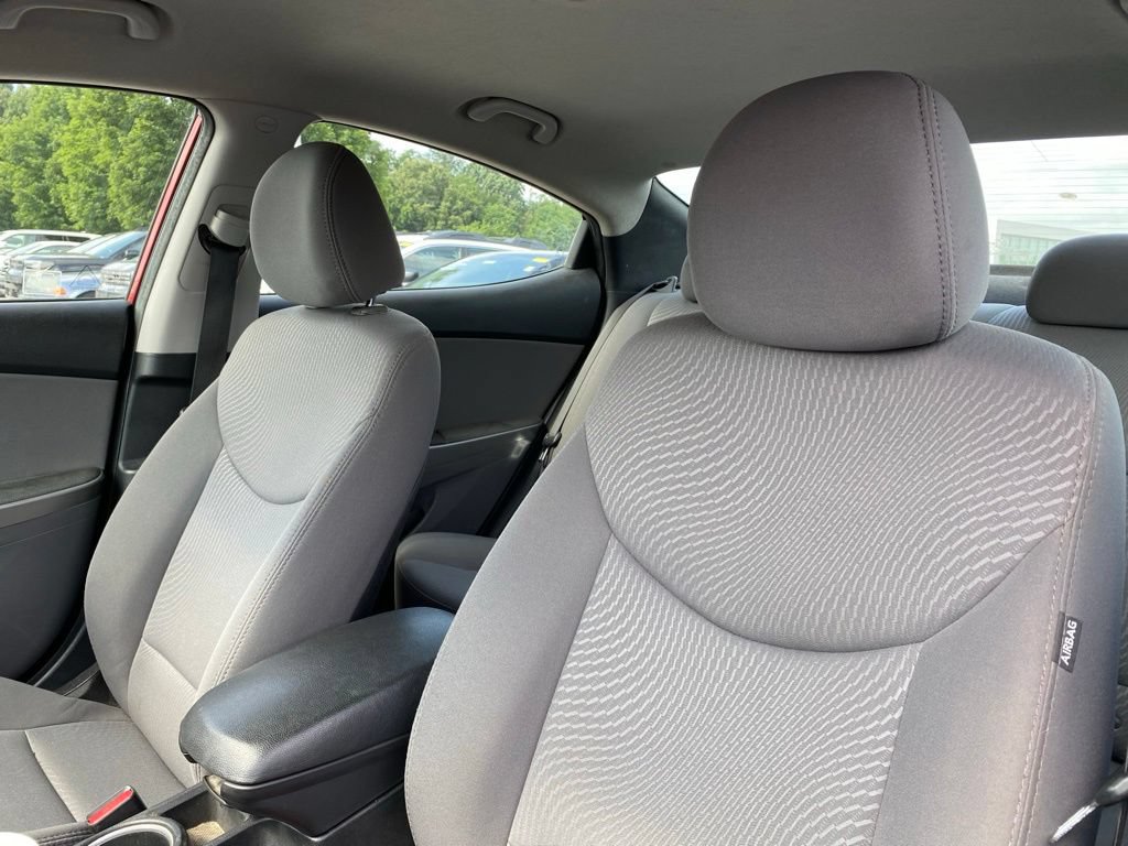 Used 2015 Hyundai Elantra SE w/ Option Group 02 FWD image 18