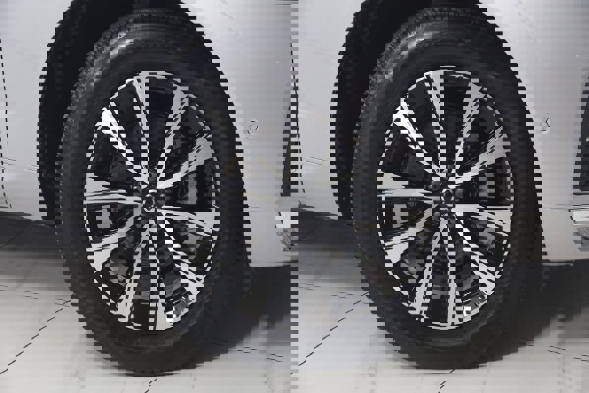 Used 2023 Volvo XC60 B5 Plus w/ Climate Package image 16