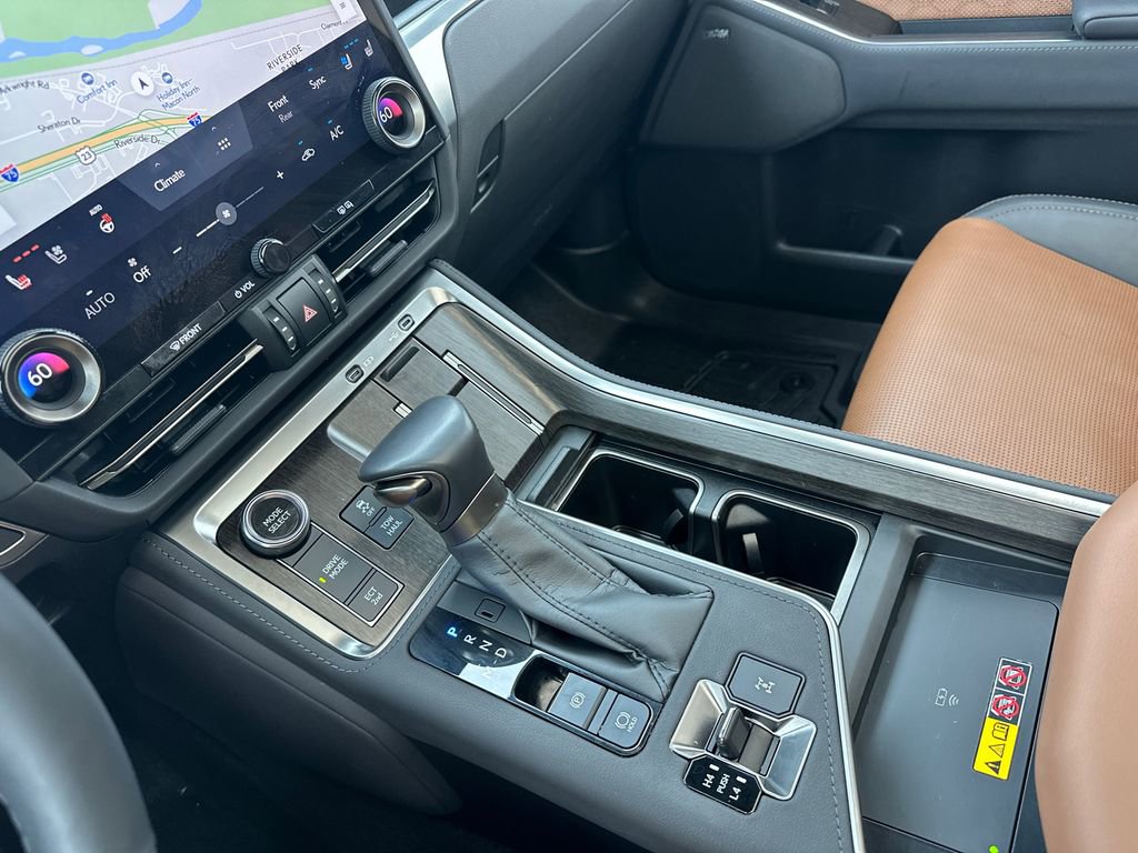 Used 2024 Lexus GX 550 w/ Accessory Package (Z1) image 35