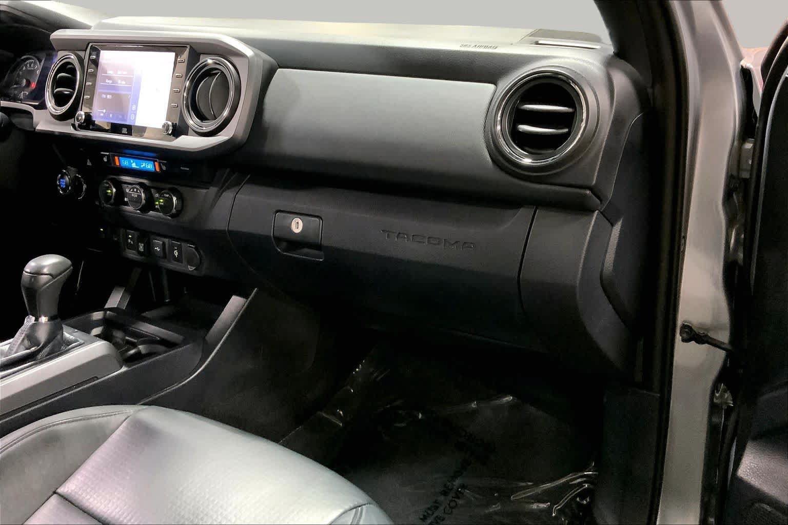 Used 2021 Toyota Tacoma TRD Off-Road w/ TRD Premium Off Road Package AWD/4WD image 19