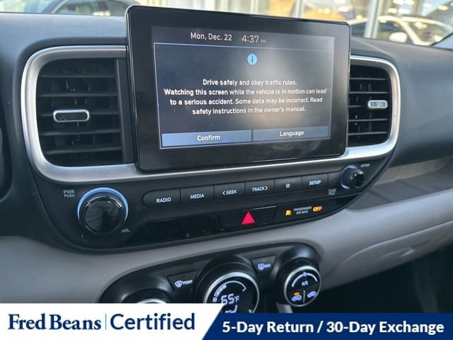 Used 2023 Hyundai Venue SEL image 18