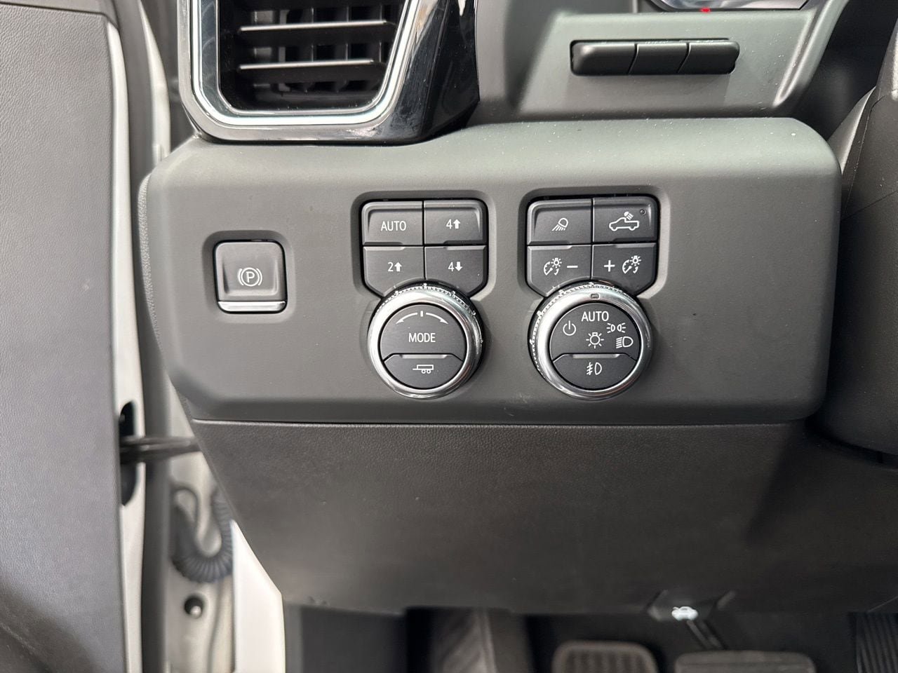 Used 2024 GMC Sierra 1500 Denali Ultimate AWD/4WD image 35