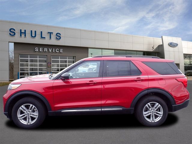 Used 2023 Ford Explorer XLT w/ Equipment Group 202A image 2