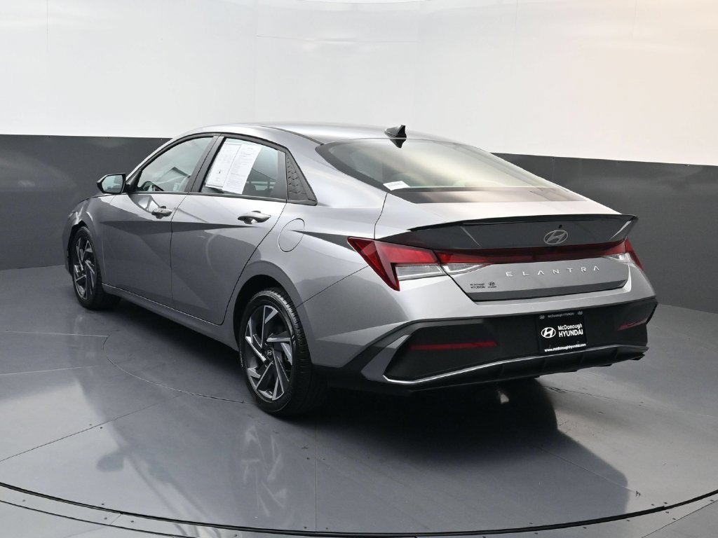 Used 2025 Hyundai Elantra Sport FWD image 6