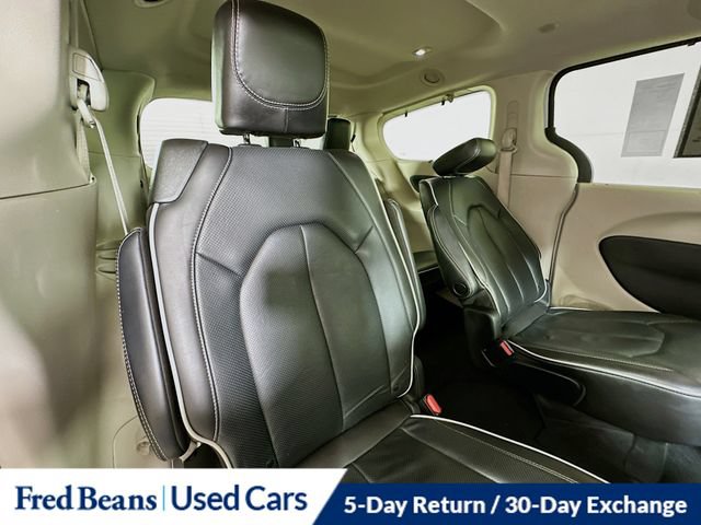 Used 2023 Chrysler Pacifica Limited FWD image 36