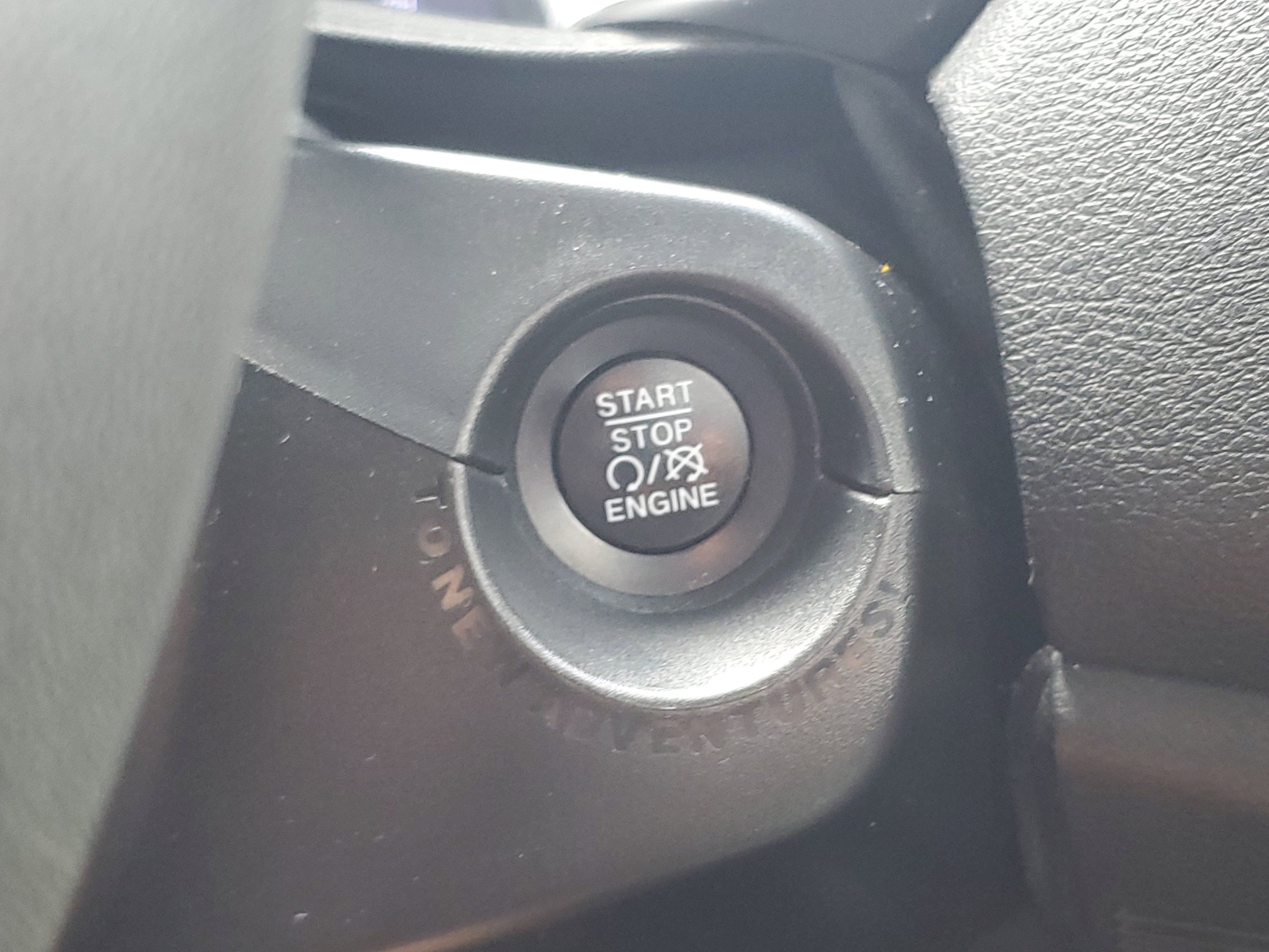 Used 2018 Jeep Renegade Latitude FWD image 28