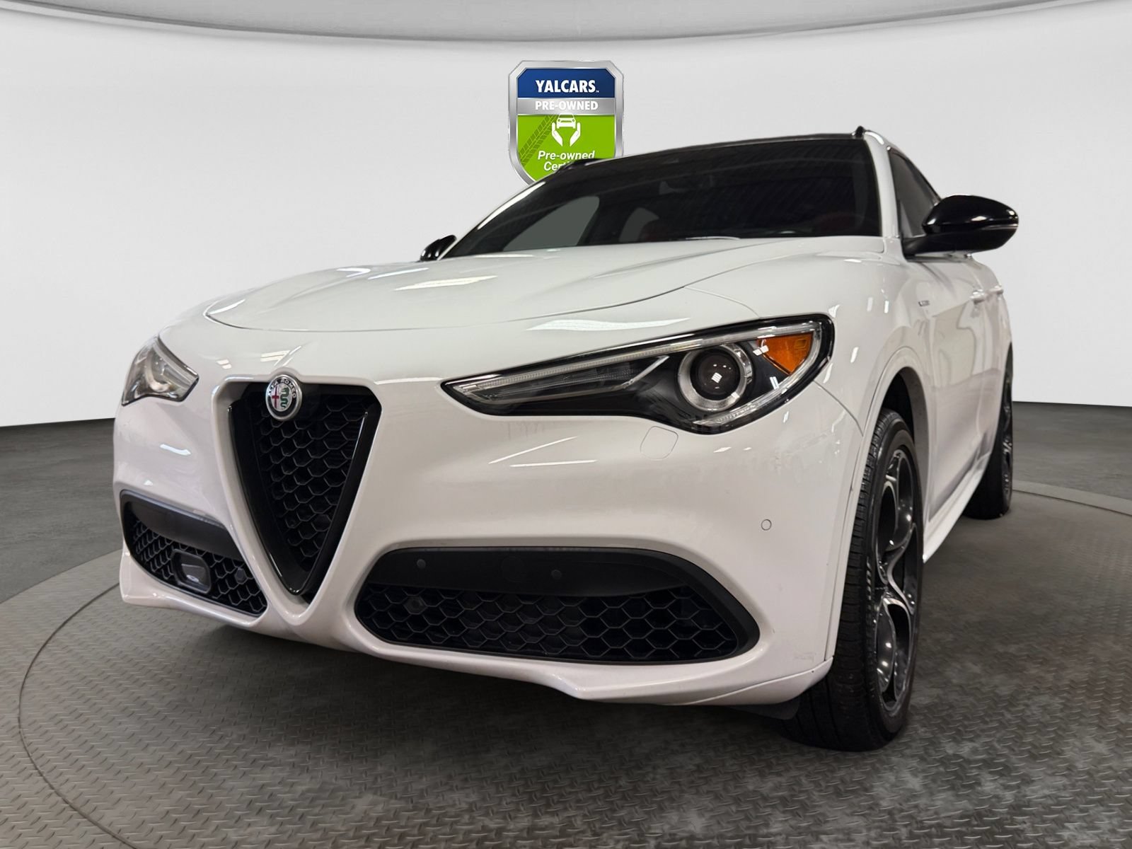 Used 2022 Alfa Romeo Stelvio Veloce AWD/4WD image 9