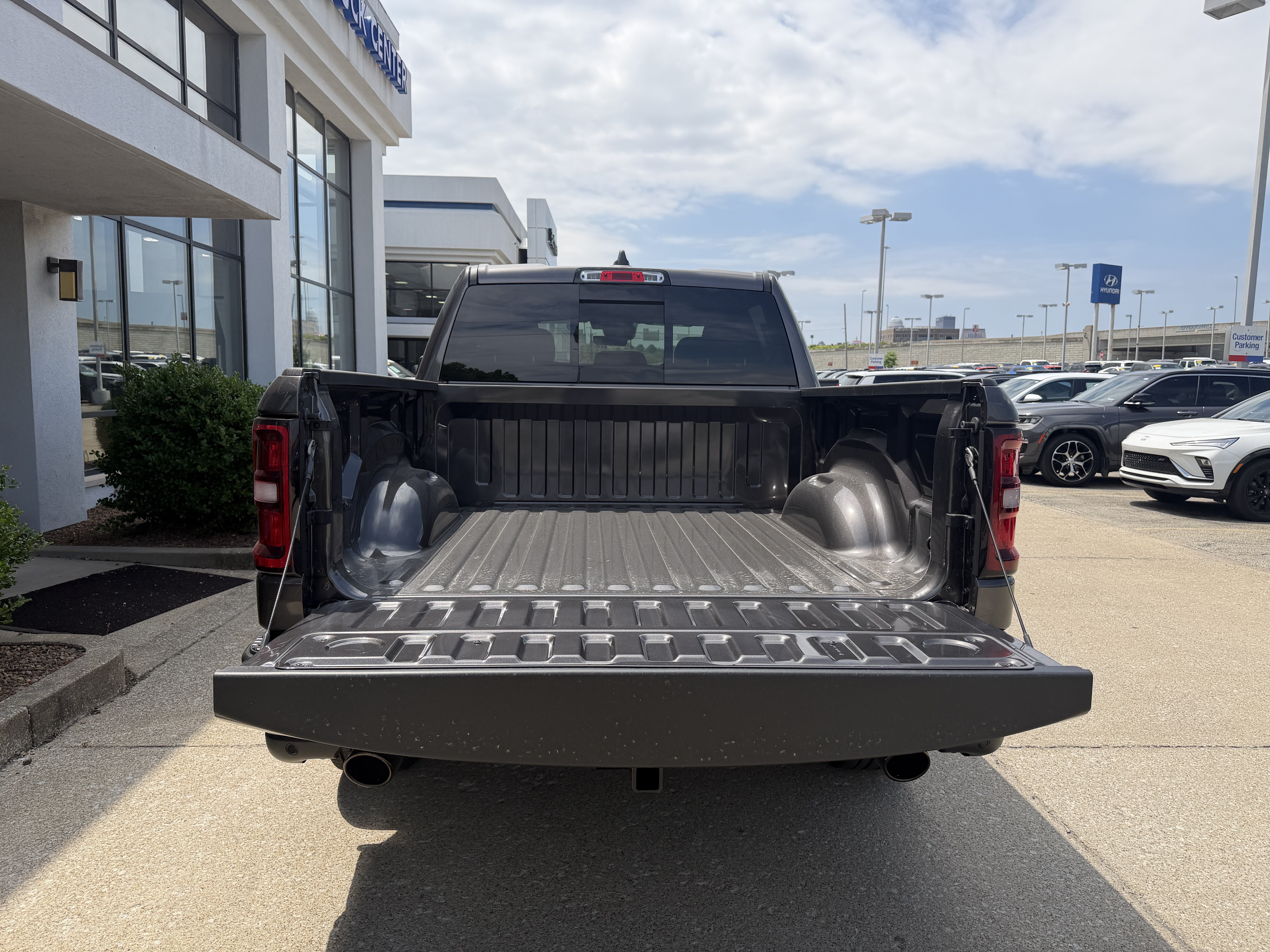 New 2026 RAM 1500 Express AWD/4WD image 10
