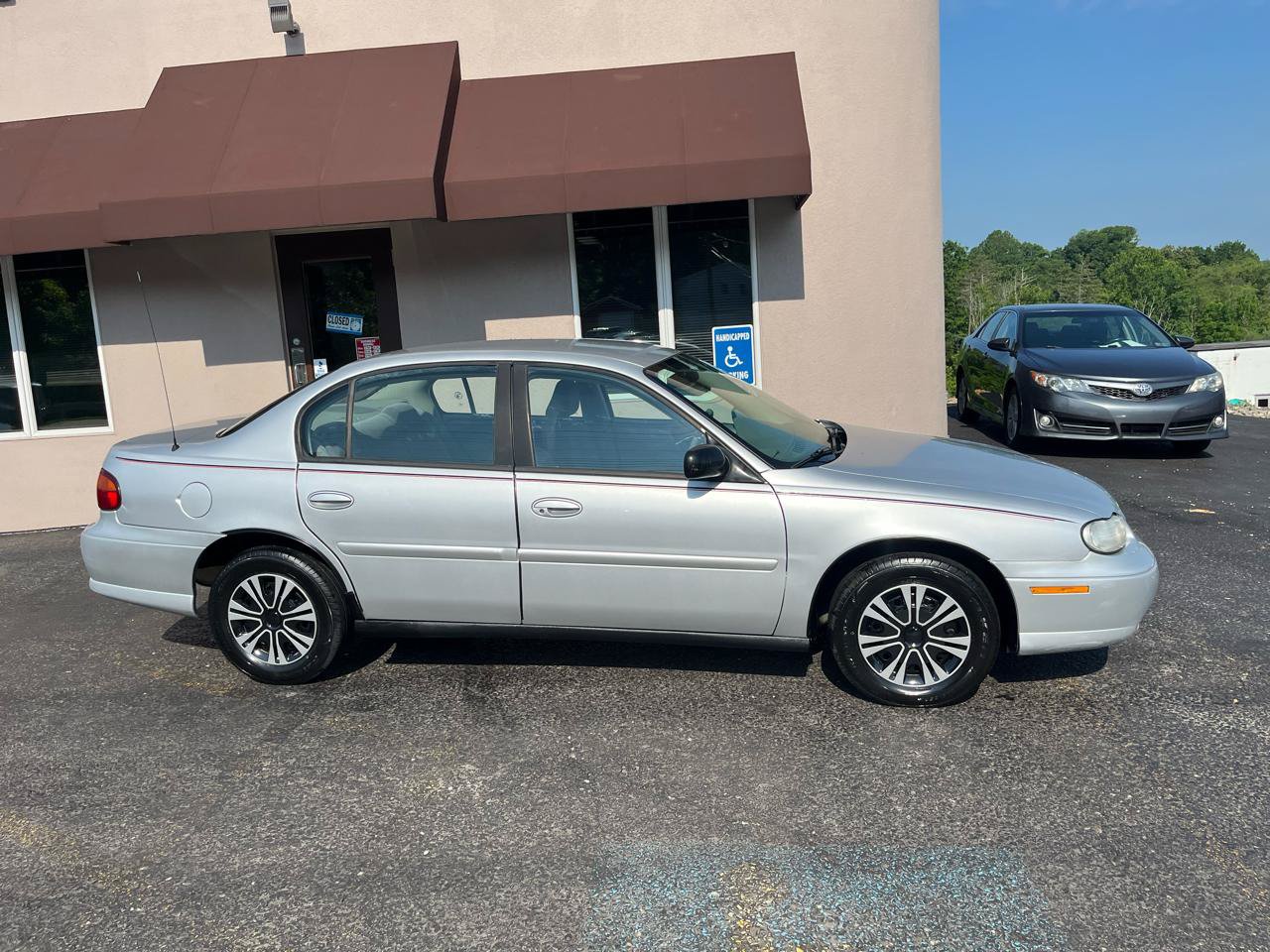 Used 2005 Chevrolet Malibu Classic FWD image 4