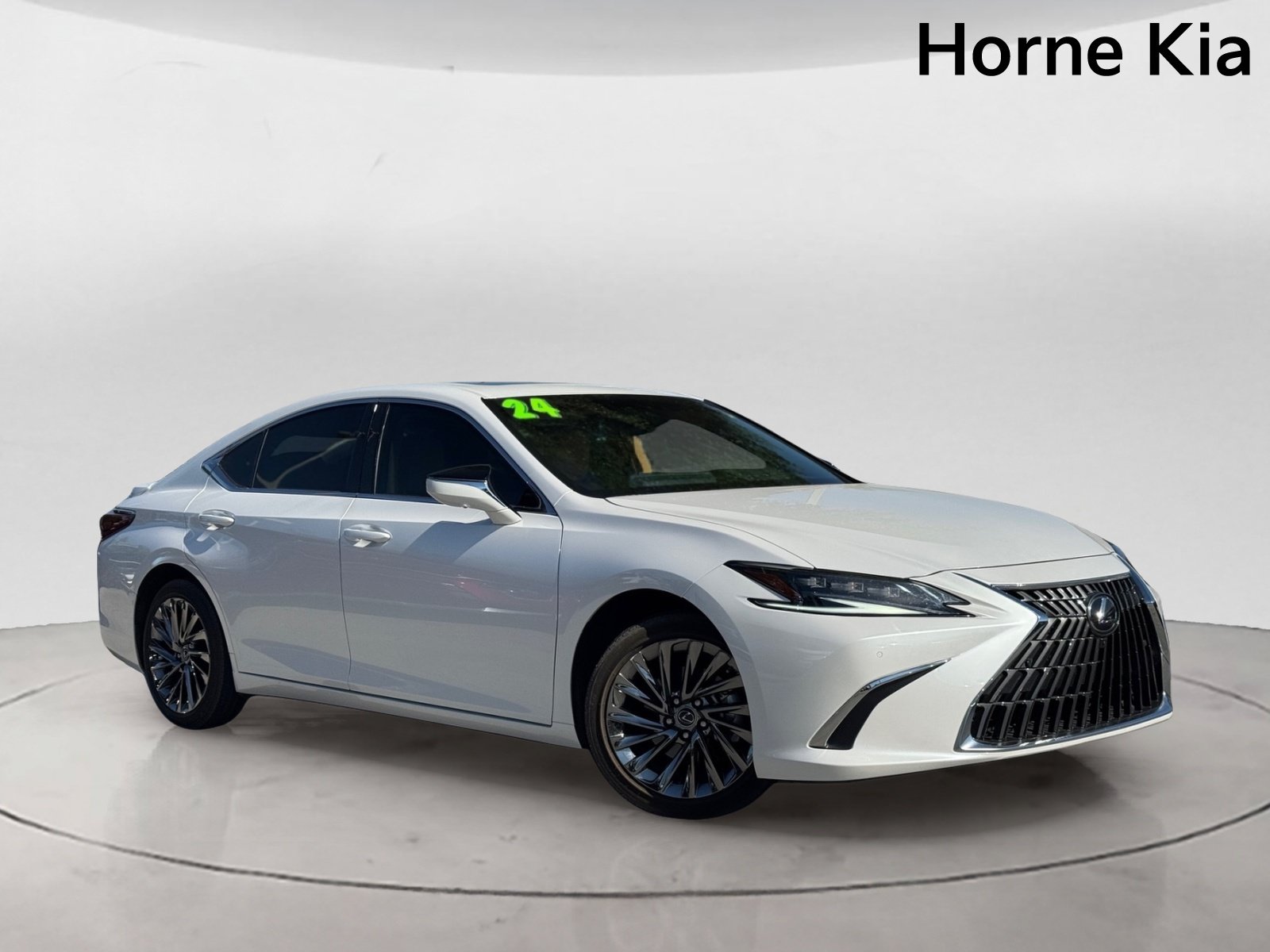 Used 2024 Lexus ES 300h w/ Luxury Package FWD image 2